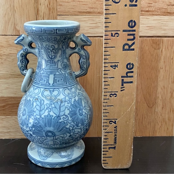 Vintage Asian Blue/White Ceramic Porcelain 5.25” Vase - Picture 6 of 15